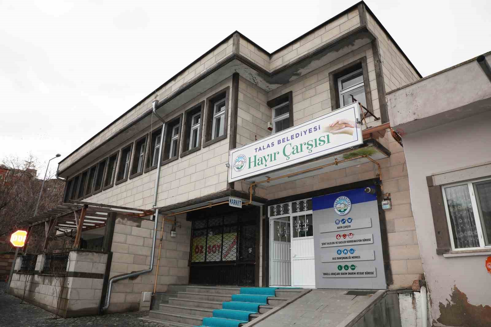 &Ouml;ks&uuml;z ve yetimlerin bayramlıkları yine Talas Belediyesi&rsquo;nden
