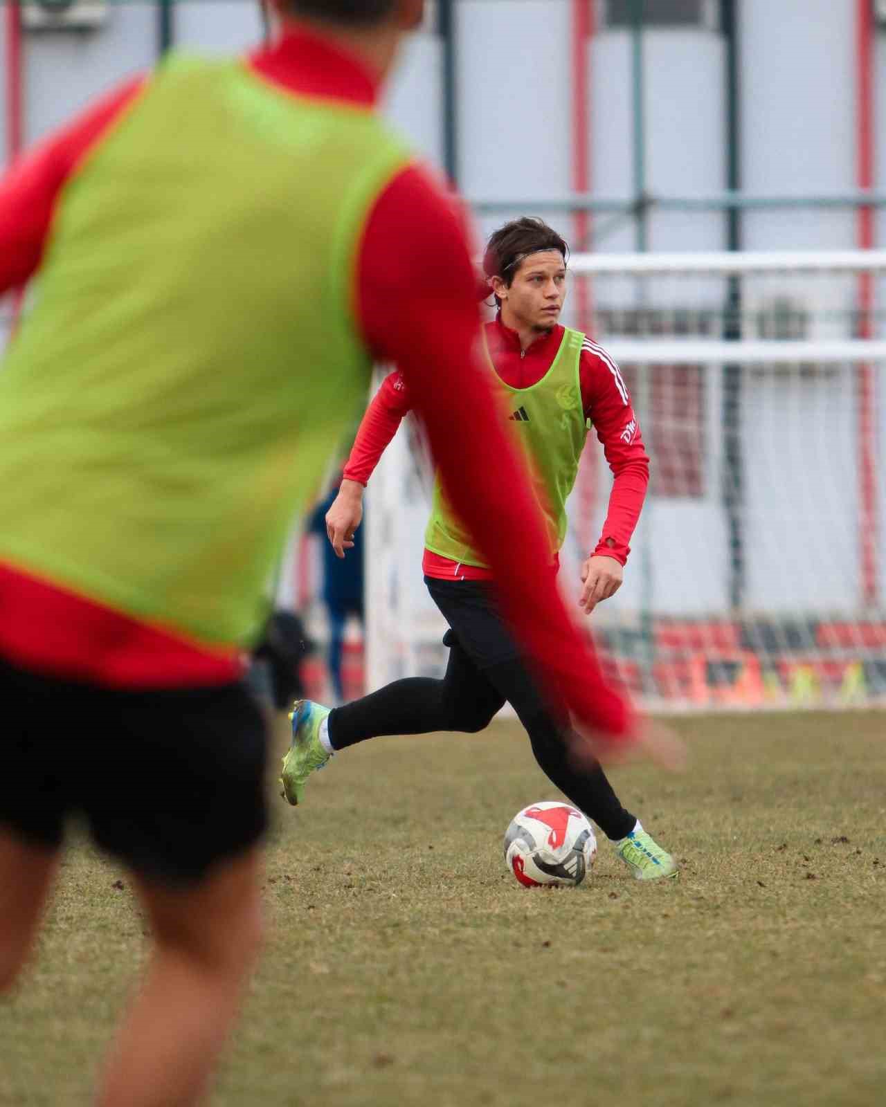 Eskişehirspor, Bornova 1877 ma&ccedil;ı i&ccedil;in hazırlanıyor
