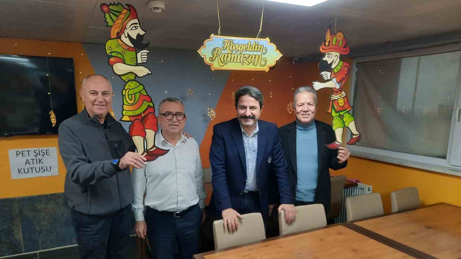 Yurtta kalan &ouml;ğrenciler Ramazan coşkusunu yaşadı
