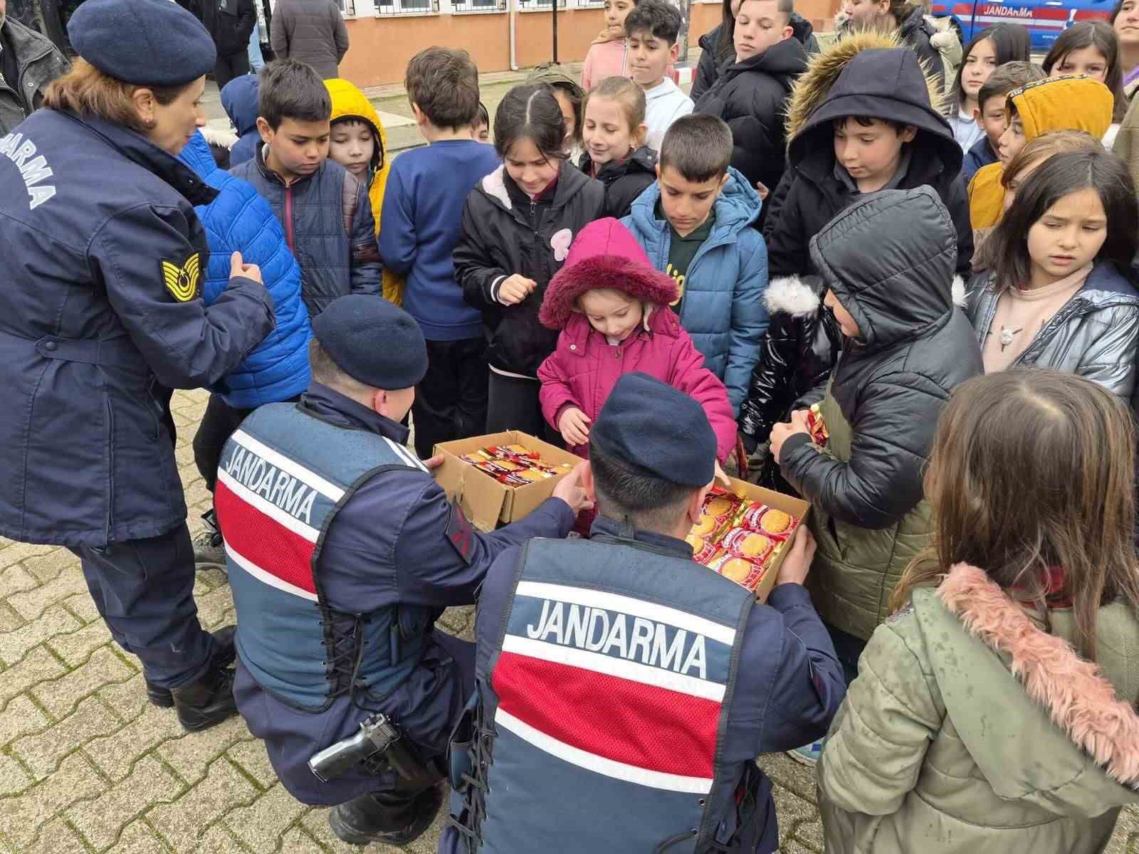 Bilecik’te bomba arama köpek unsurlarıyla tanıtım faaliyeti düzenlendi