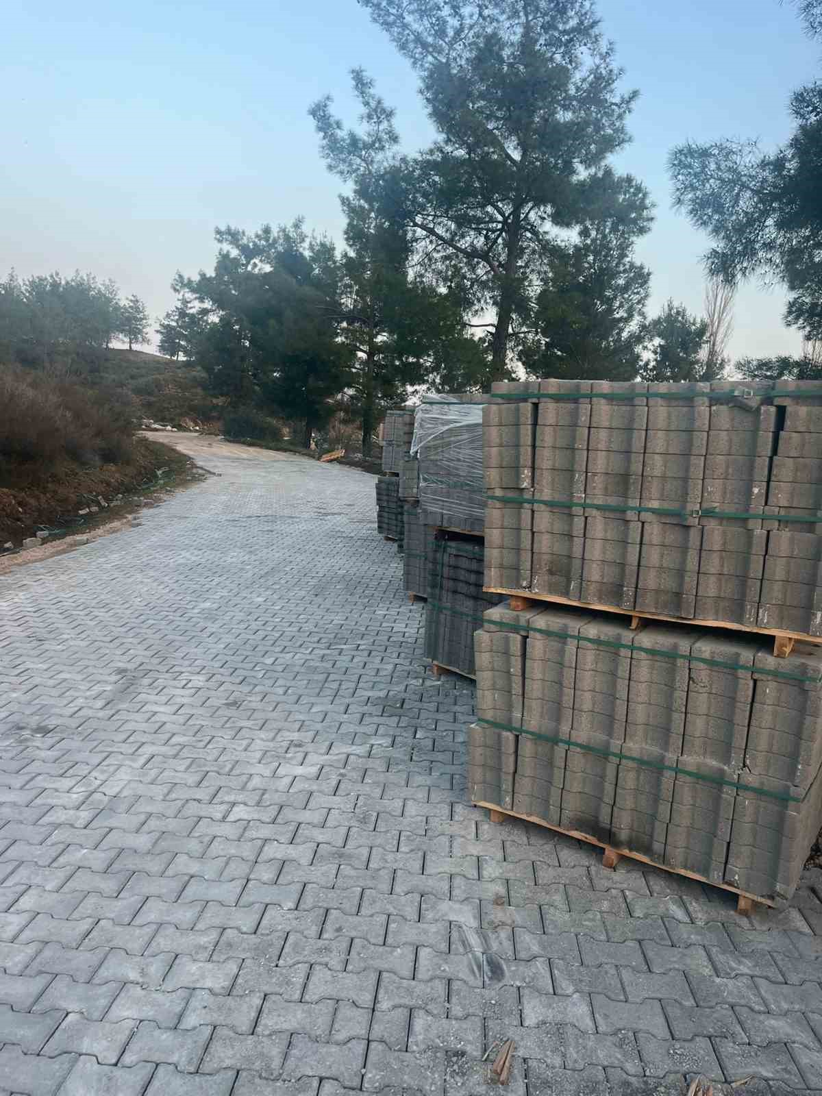 K&ouml;yceğiz&rsquo;in &uuml;&ccedil; mahallesinde parke &ccedil;alışmaları başladı
