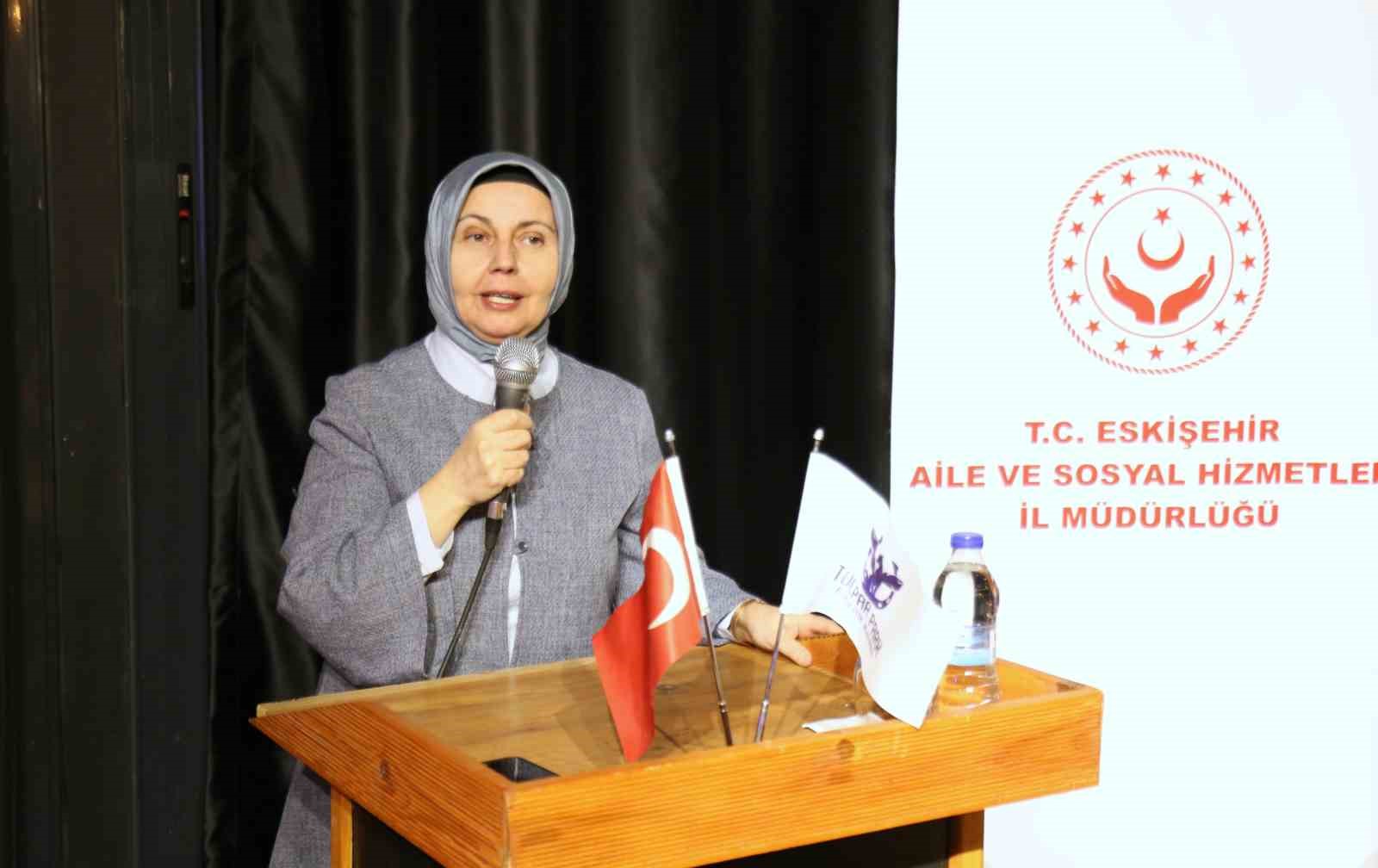 Yaşlılar, engelliler ve devlet korumasında yetişen gen&ccedil;ler iftarda bir araya geldi
