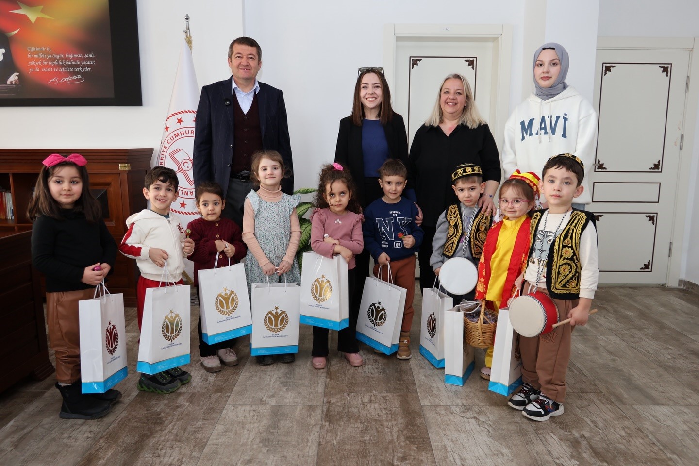 Bilecik’te minik öğrenciler davul ve manilerle Ramazan ayı coşkusunu yaşattı