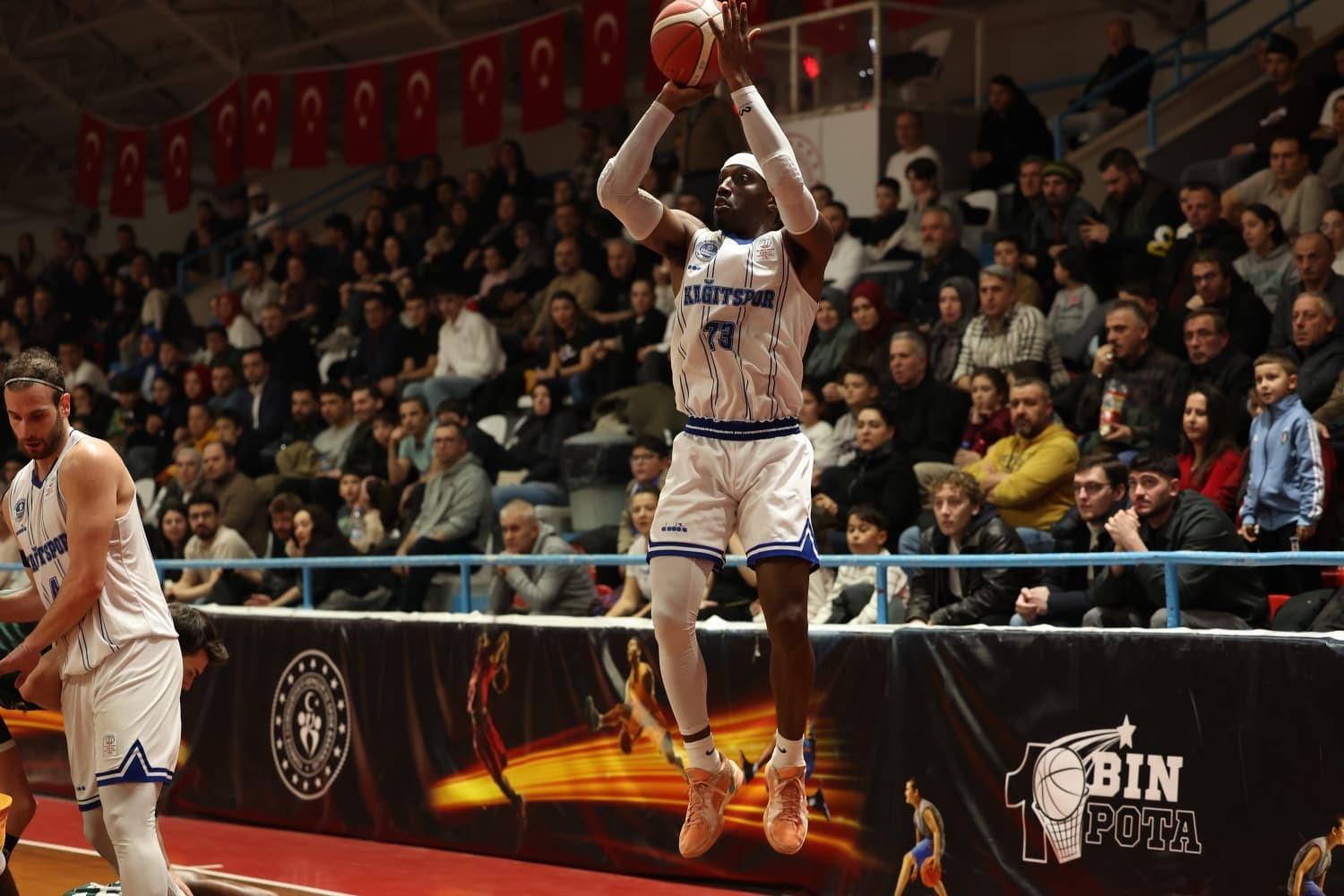 Kağıtsporlu basketbolcular Süper Lig hedefine odaklandı