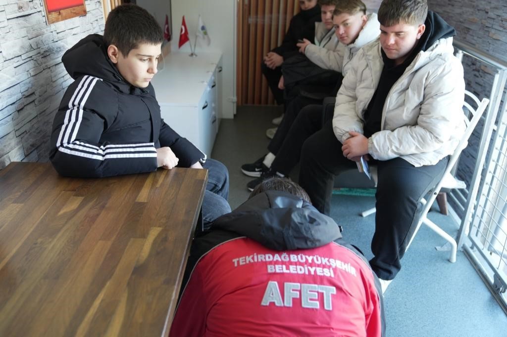 Deprem Haftası&rsquo;nda sim&uuml;lasyon tırı sahada
