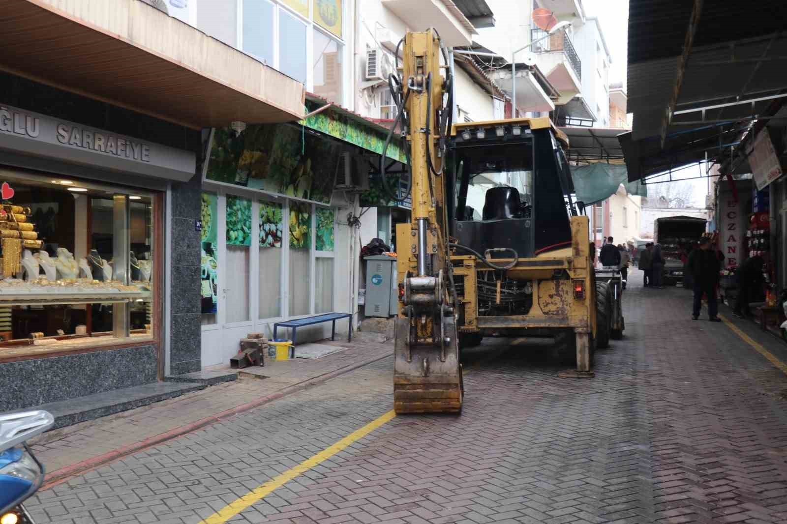 Bozdoğan’da Simit Pazarı Sokağı geçici olarak araç trafiğine kapatıldı