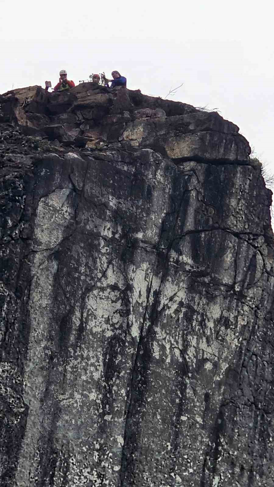 Artvin&rsquo;de tehlike oluşturan kayalar kontroll&uuml; şekilde d&uuml;ş&uuml;r&uuml;ld&uuml;
