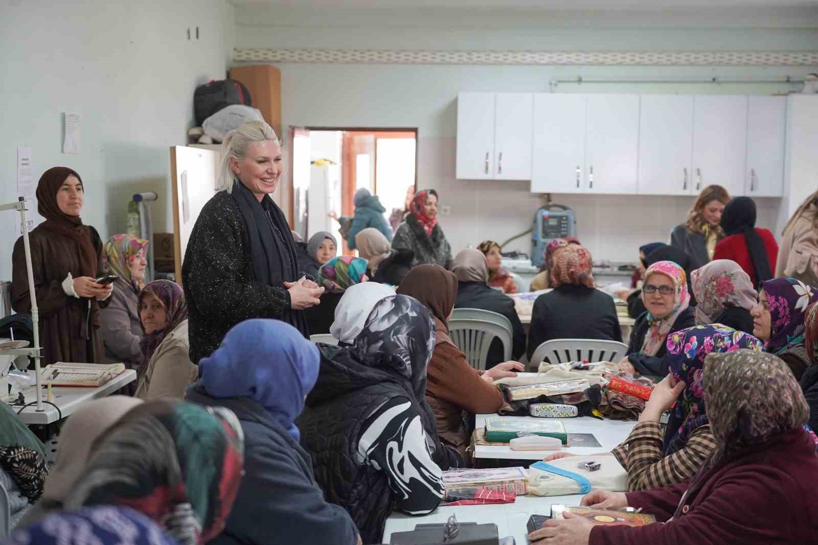 Başkan Subaşı mukabele programına katılan kadınlarla bir araya geldi