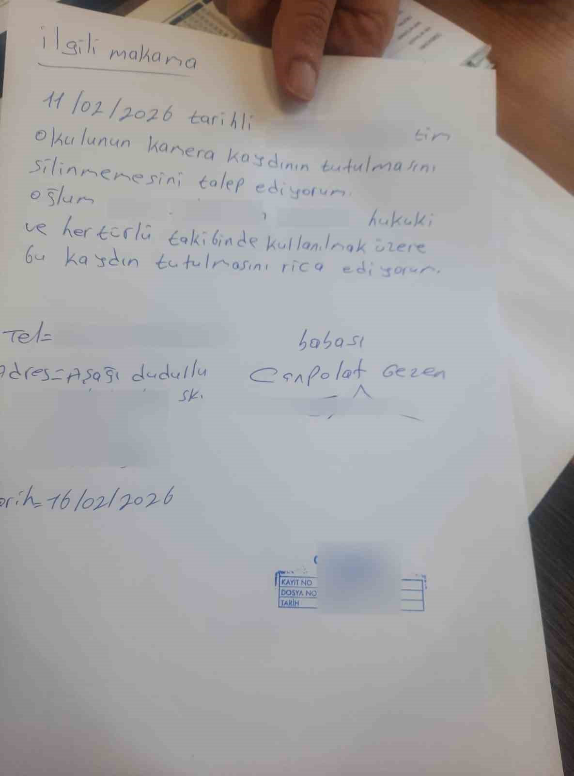 &Uuml;mraniye&rsquo;de akran zorbalığı iddiası: &Ccedil;elme takılan &ouml;ğrencinin kolu kırıldı, okul y&ouml;netimi ambulans &ccedil;ağırmadı
