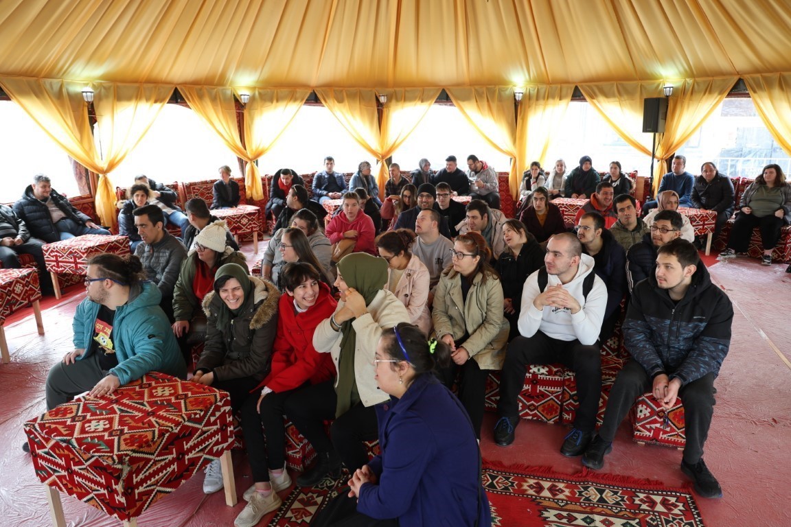 &Ouml;zel bireyler Ramazan Sokağı&rsquo;nda dolu dolu bir g&uuml;n ge&ccedil;irdi
