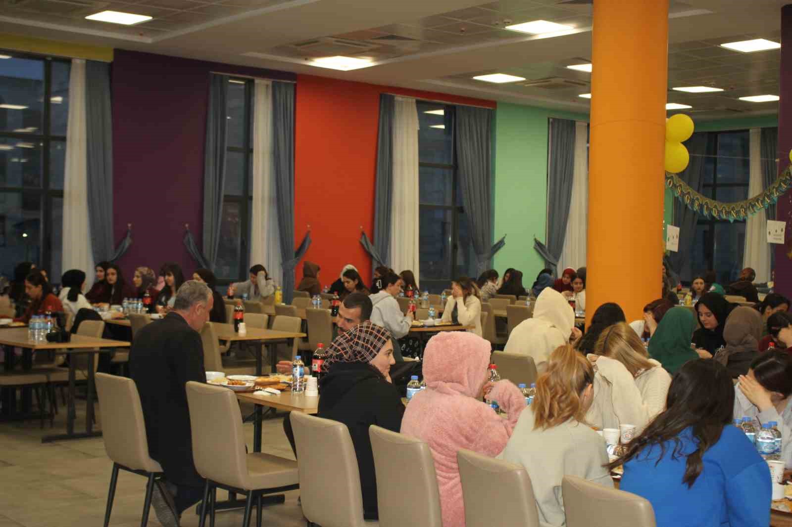 Malazgirt Gen&ccedil;lik ve Spor M&uuml;d&uuml;rl&uuml;ğ&uuml;&rsquo;nden anlamlı iftar buluşması
