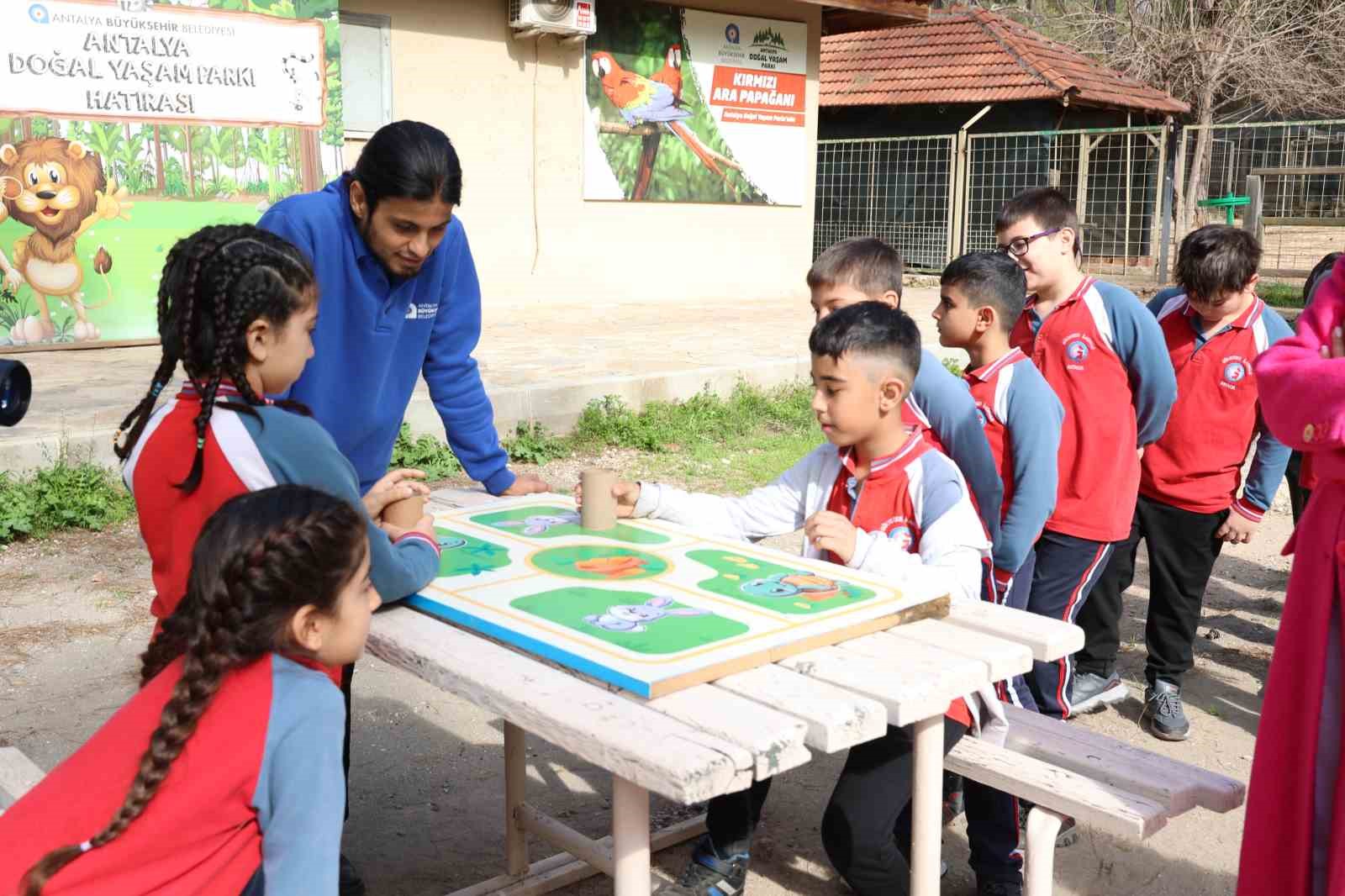 &Ccedil;ocuklar hayvanları ve yaban hayatını tanıma fırsatı buldu
