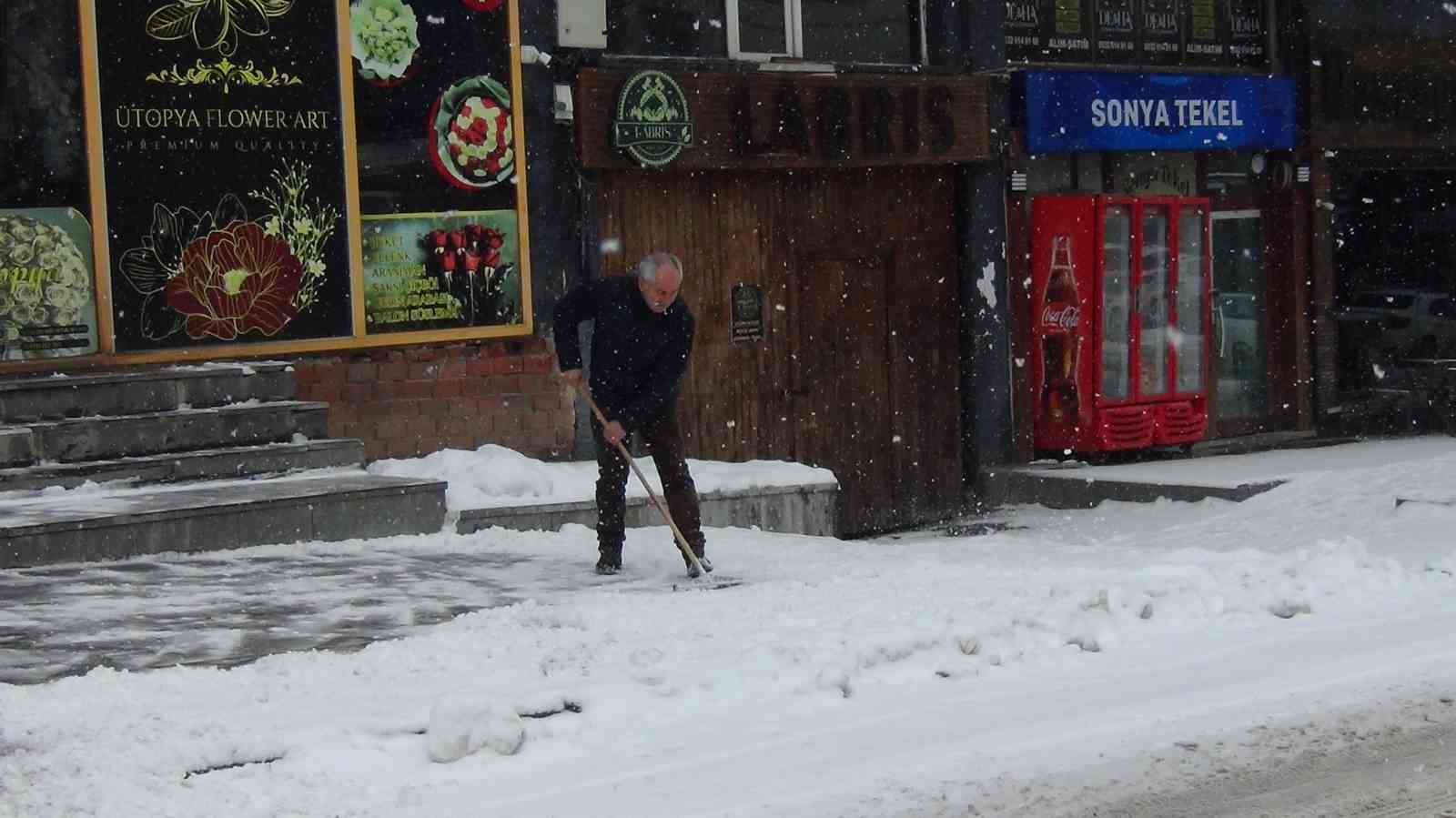 Kars martta beyaza b&uuml;r&uuml;nd&uuml;
