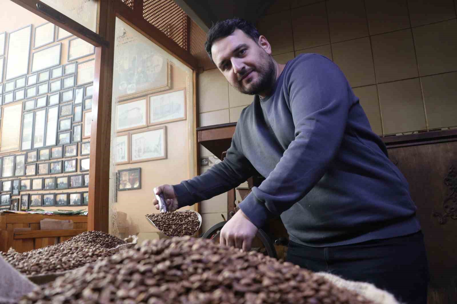 Sivas&rsquo;ta kahve değil, tarih &ouml;ğ&uuml;t&uuml;l&uuml;yor
