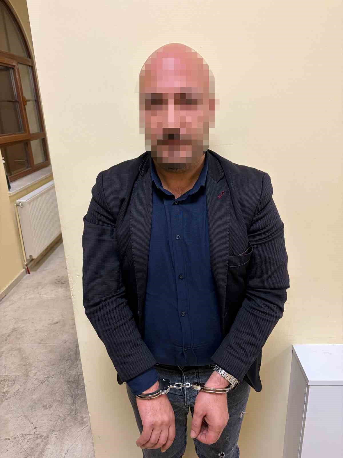 Sancaktepe polisi mıknatıslı gizli b&ouml;lmede uyuşturucu ele ge&ccedil;irdi
