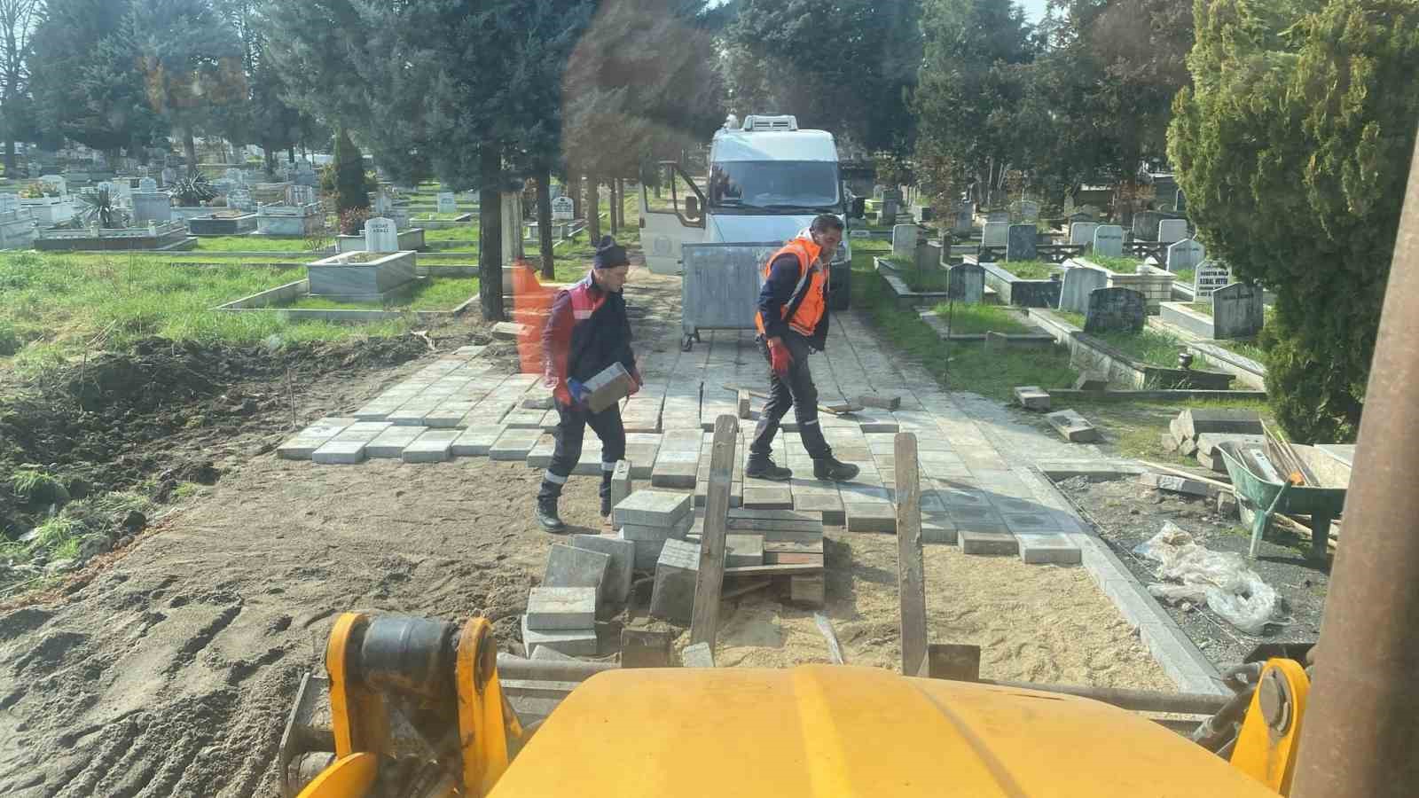 Mezarlıklar Ramazan Bayramı&rsquo;na hazırlanıyor
