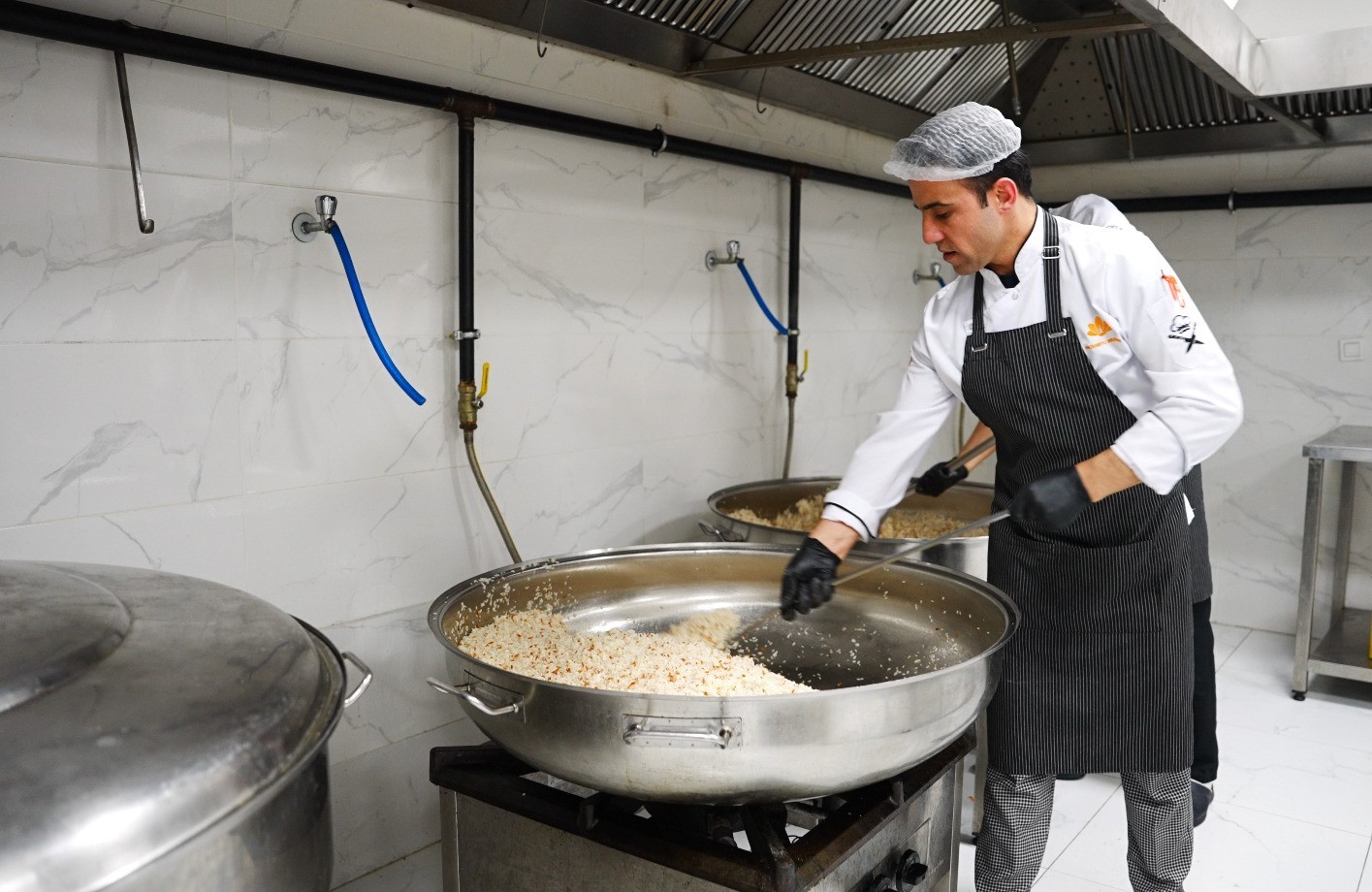 Sultanbeyli&rsquo;de Ramazan dayanışması: İyilik mutfağı kapı kapı hizmet veriyor
