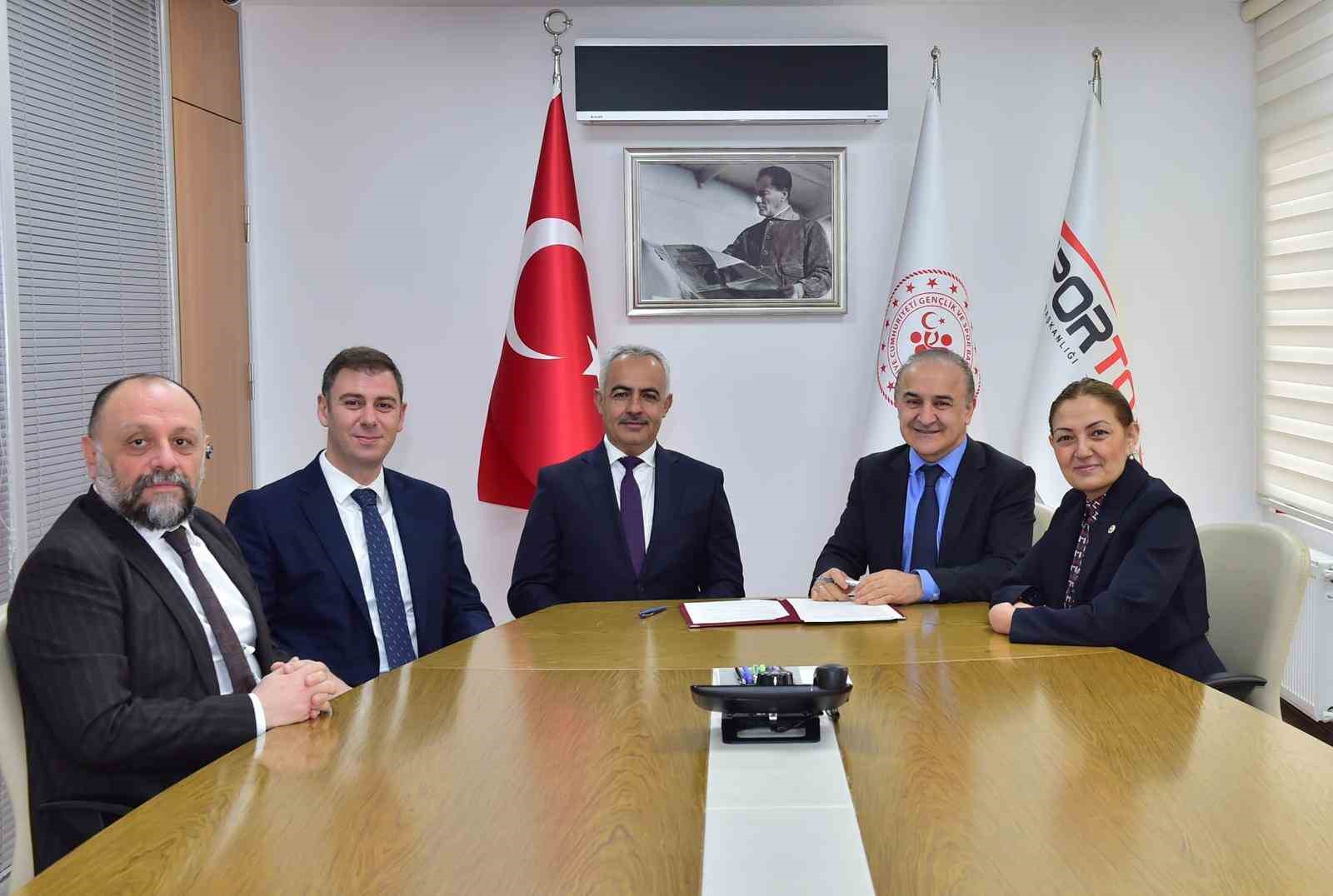 Oltu’ya dev yatırım: Modern spor salonu için imzalar atıldı