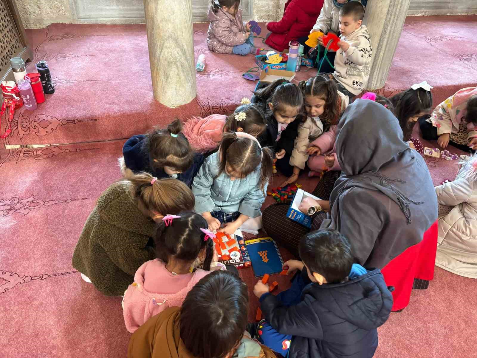 Babaeski&rsquo;de minik &ouml;ğrenciler Ramazan etkinliğinde cami ile tanıştı
