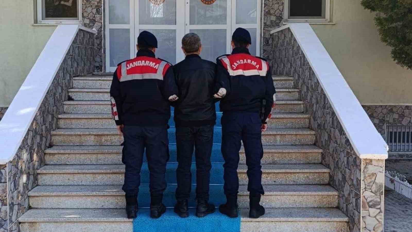 Kırıkkale’de aranan 2 hükümlü yakalanarak cezaevine gönderildi