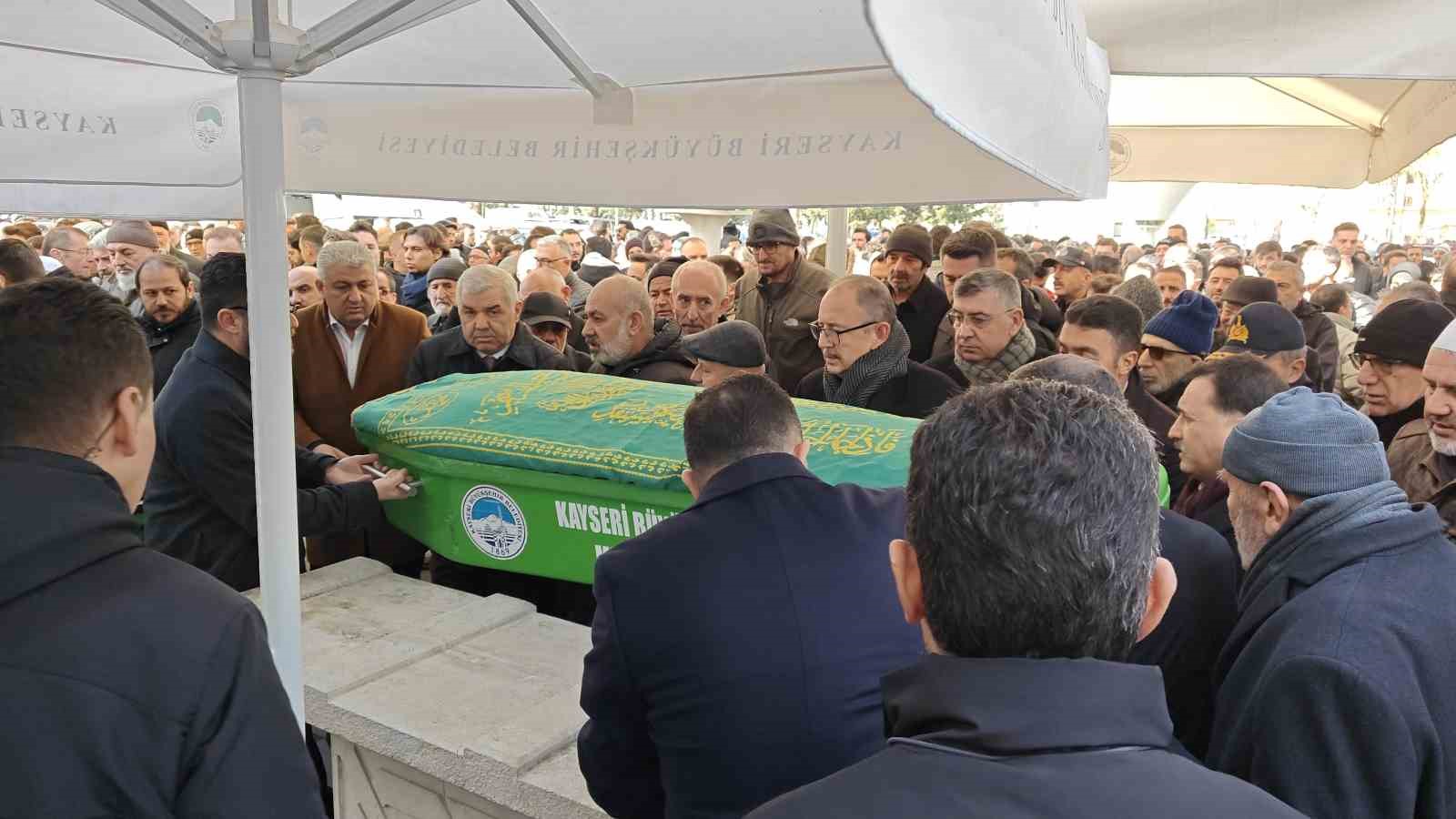 Başkan &Ccedil;olakbayrakdar&rsquo;ın babası toprağa verildi
