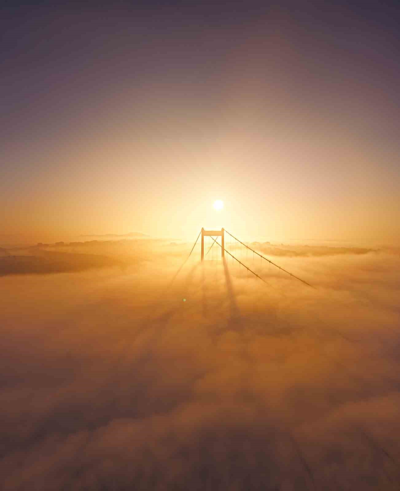 İstanbul Boğazı’ndaki sis manzarası mest etti