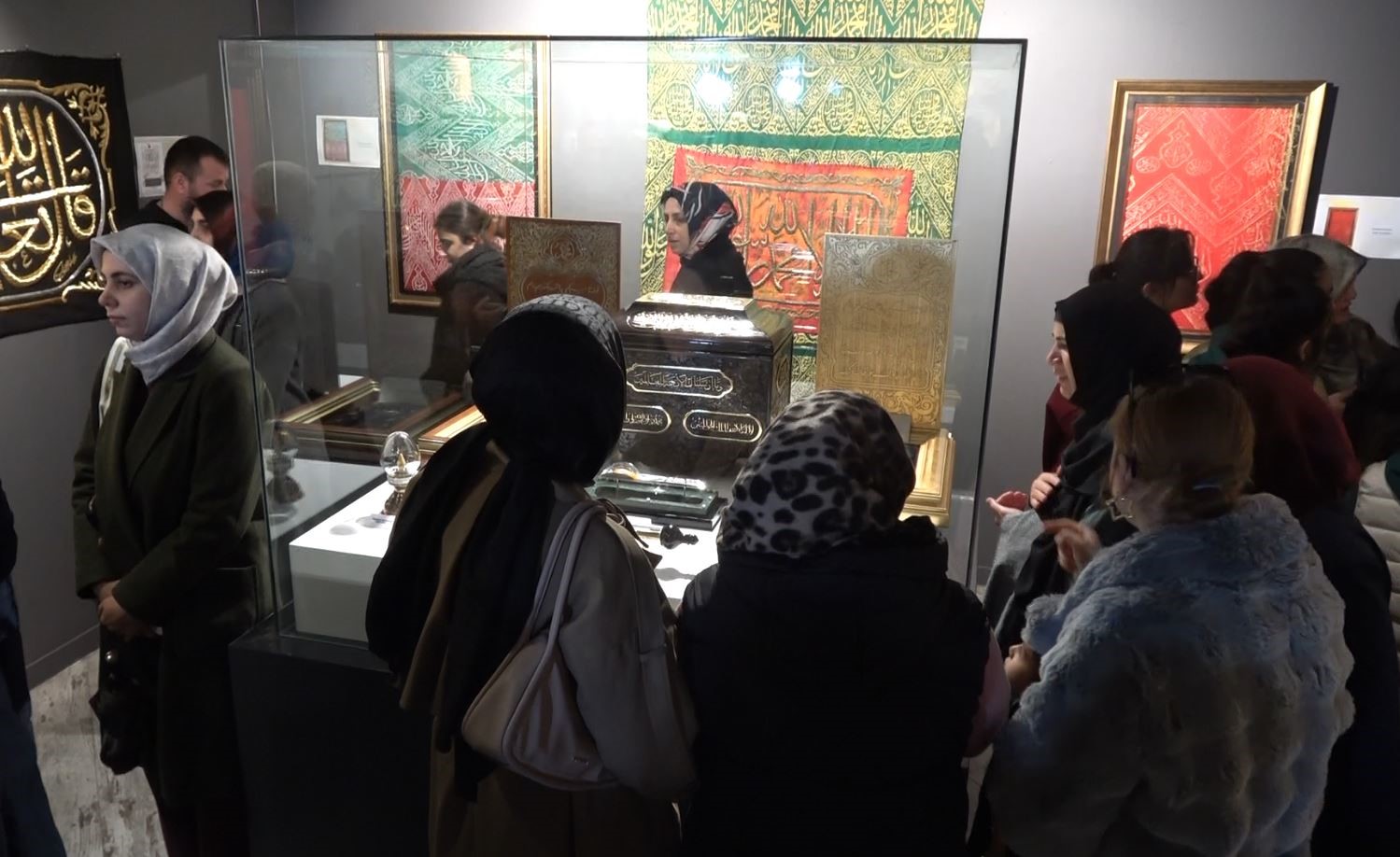 Mukaddes Emanetler Sergisi&rsquo;ne yoğun ilgi
