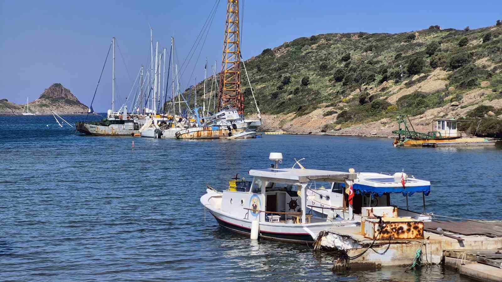 Bodrum&rsquo;da iskelelerin yıkımına başlandı
