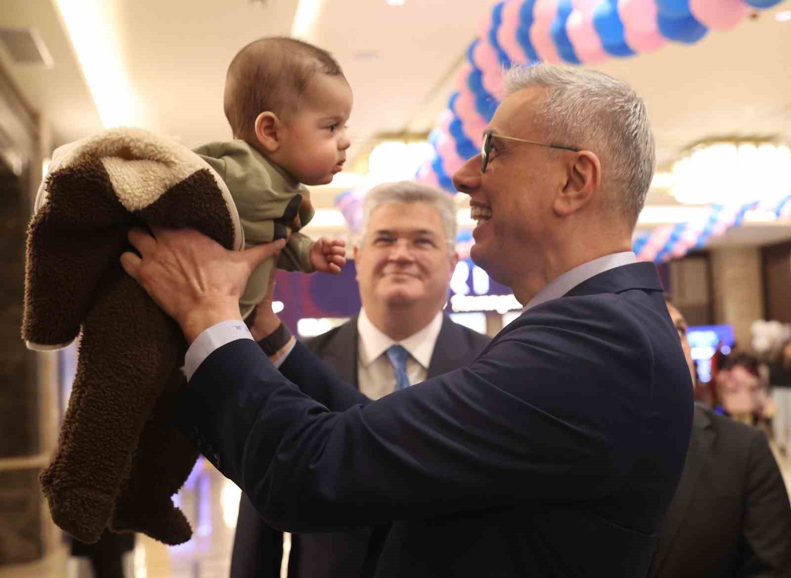 Bakan Memişoğlu: "T&uuml;rkiye&rsquo;miz, ateş &ccedil;emberi i&ccedil;inde barış ve iyilik &uuml;lkesi olarak Cumhurbaşkanı&rsquo;nın liderliğinde &ccedil;alışmaya devam ediyoruz"
