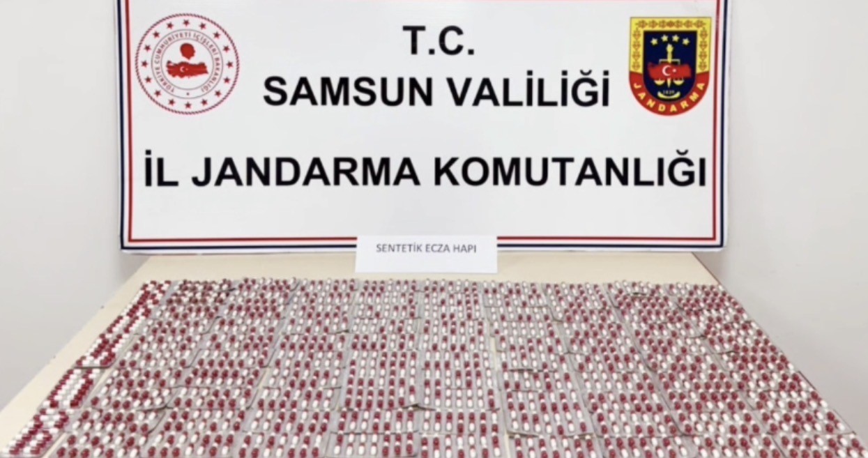 K&uuml;mesin i&ccedil;ine saklanan uyuşturucuyu jandarma buldu
