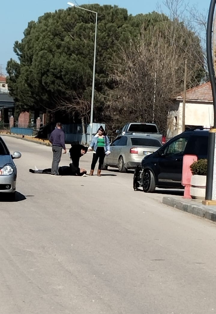 Keşan&rsquo;da motosiklet hafif ticari araca &ccedil;arptı: 2 kişi yaralandı
