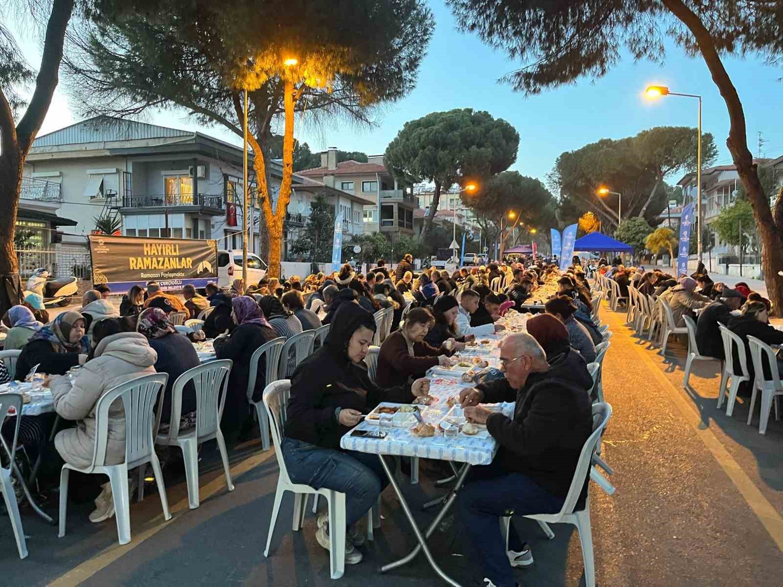 B&uuml;y&uuml;kşehir&rsquo;in iftar sofrasında oru&ccedil;lar dualarla a&ccedil;ıldı
