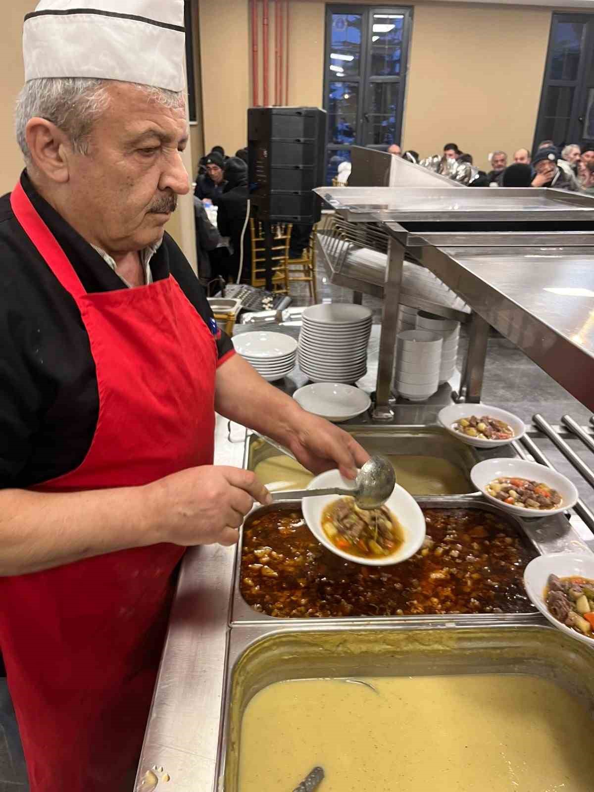 Alucra&rsquo;da geleneksel iftar programı s&uuml;r&uuml;yor
