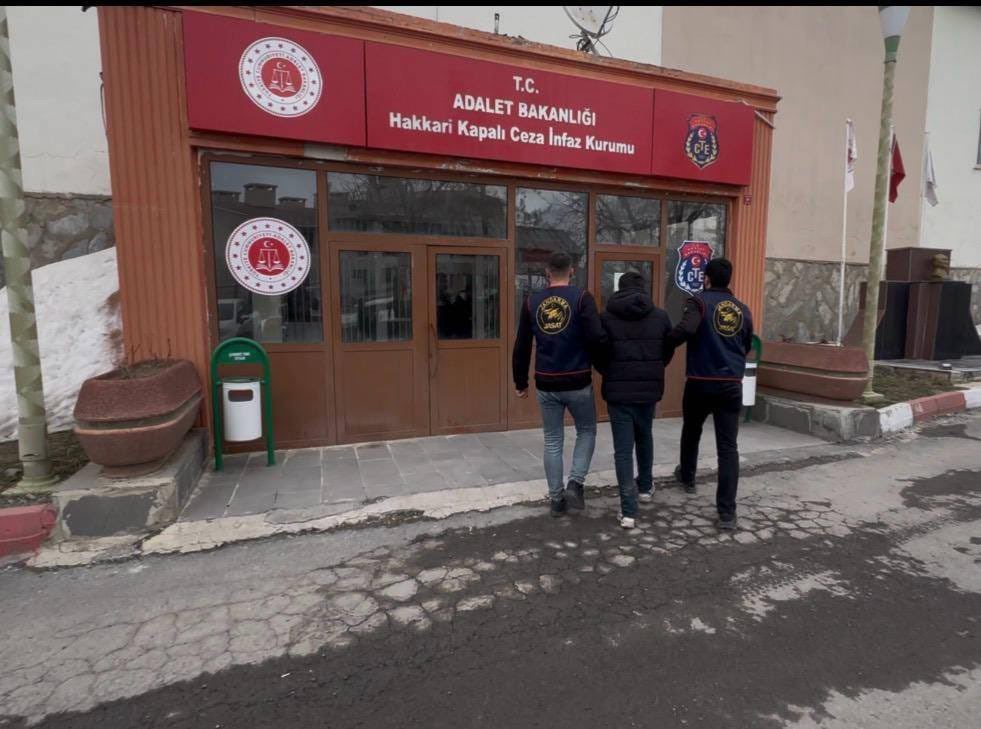 Hakkari&rsquo;de kesinleşmiş hapis cezası bulunan 7 şahıs yakalandı
