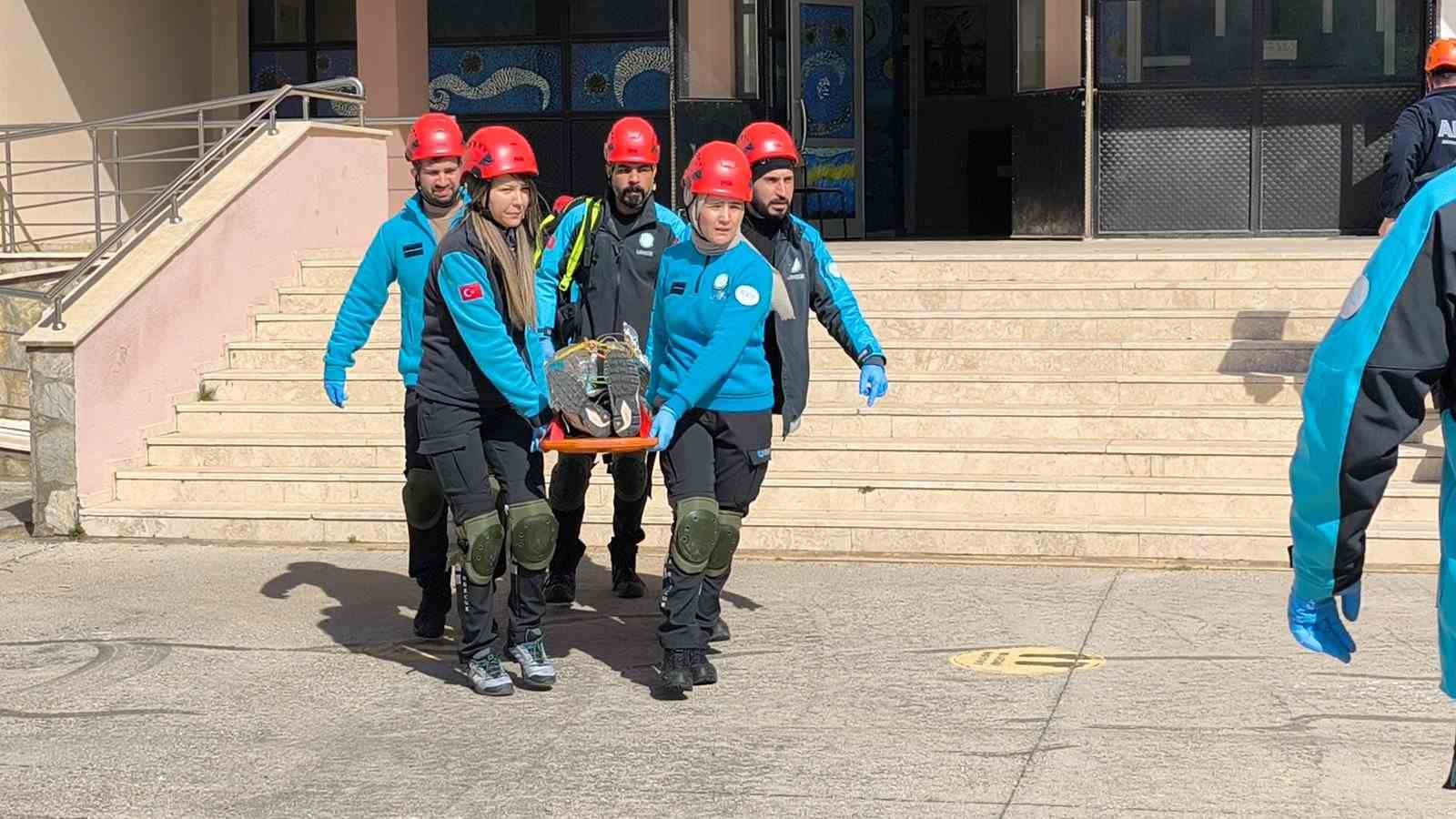 Muğla&rsquo;da ger&ccedil;eği aratmayan deprem tatbikatı
