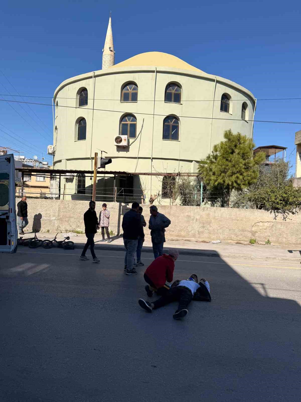 Tarsus�ta otomobil ile motosiklet �arp��t�: 2 yaral�
