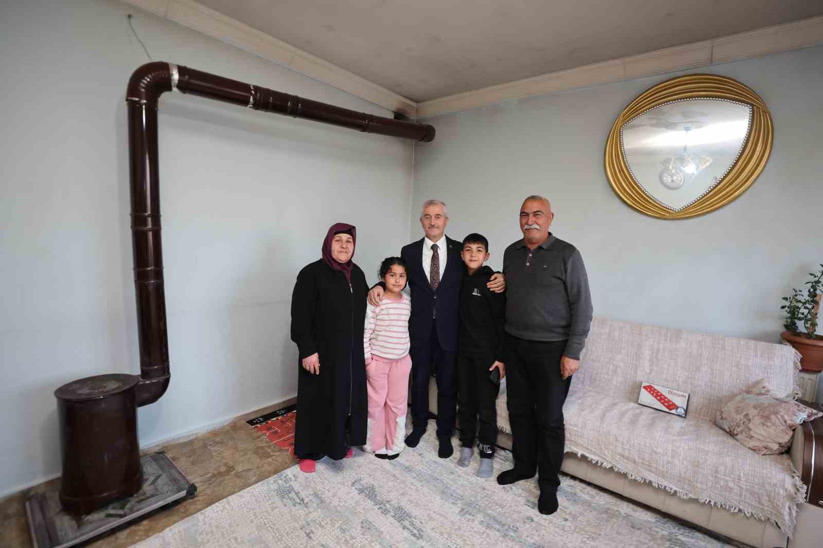 Tahmazoğlu, evlere misafir oluyor