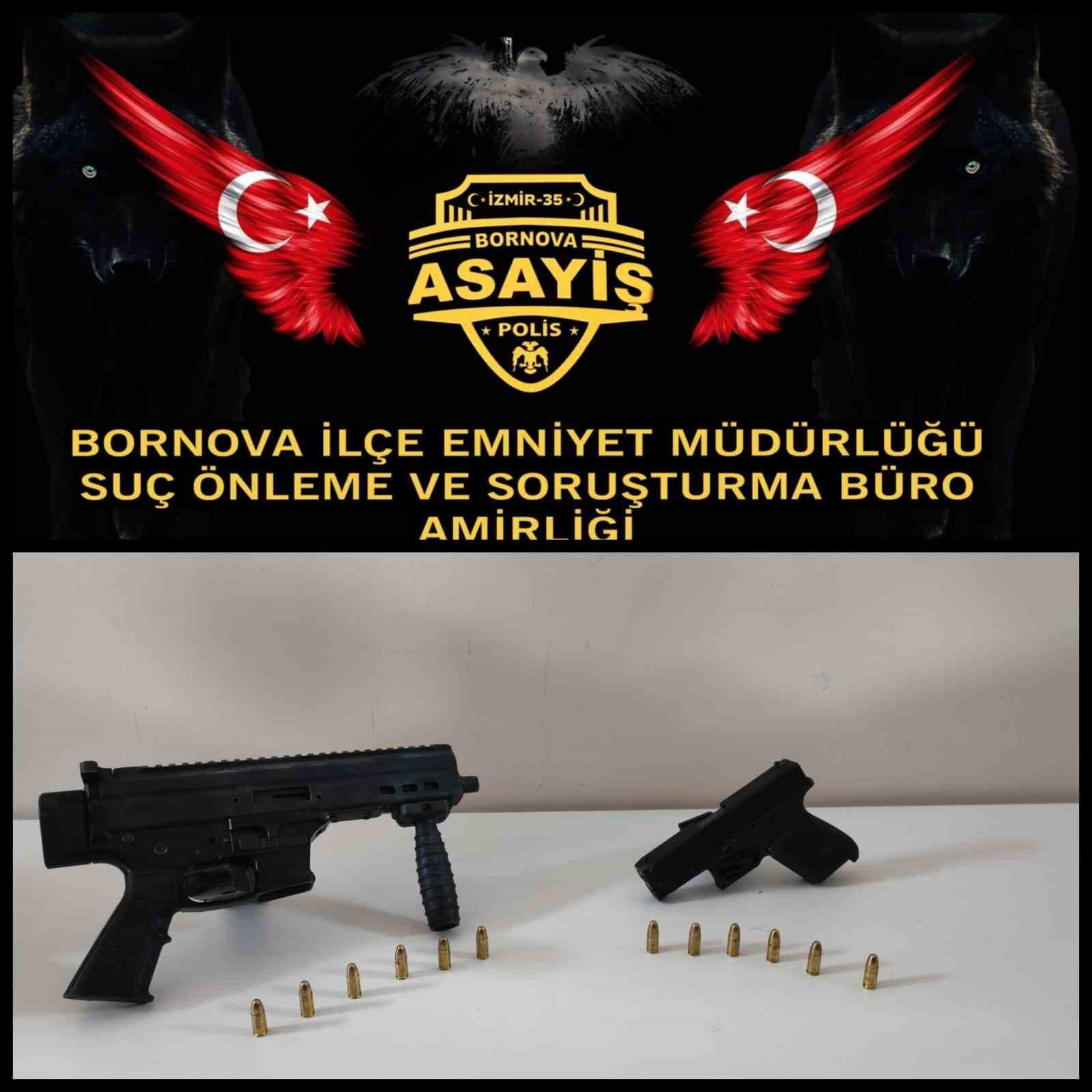 Kapıyı &rsquo;polisiz&rsquo; diyerek a&ccedil;tırdılar, silahla vurup 550 bin lira parayı &ccedil;aldılar
