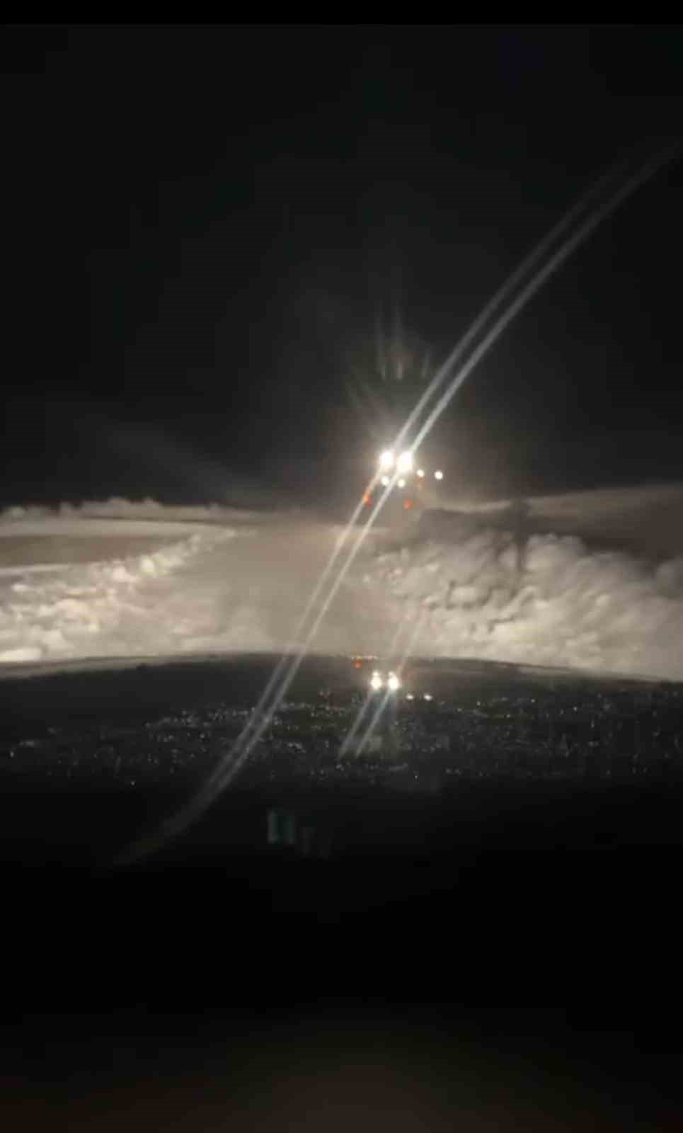 Muş&rsquo;ta fırtına nedeniyle k&ouml;y yolu ulaşıma kapandı
