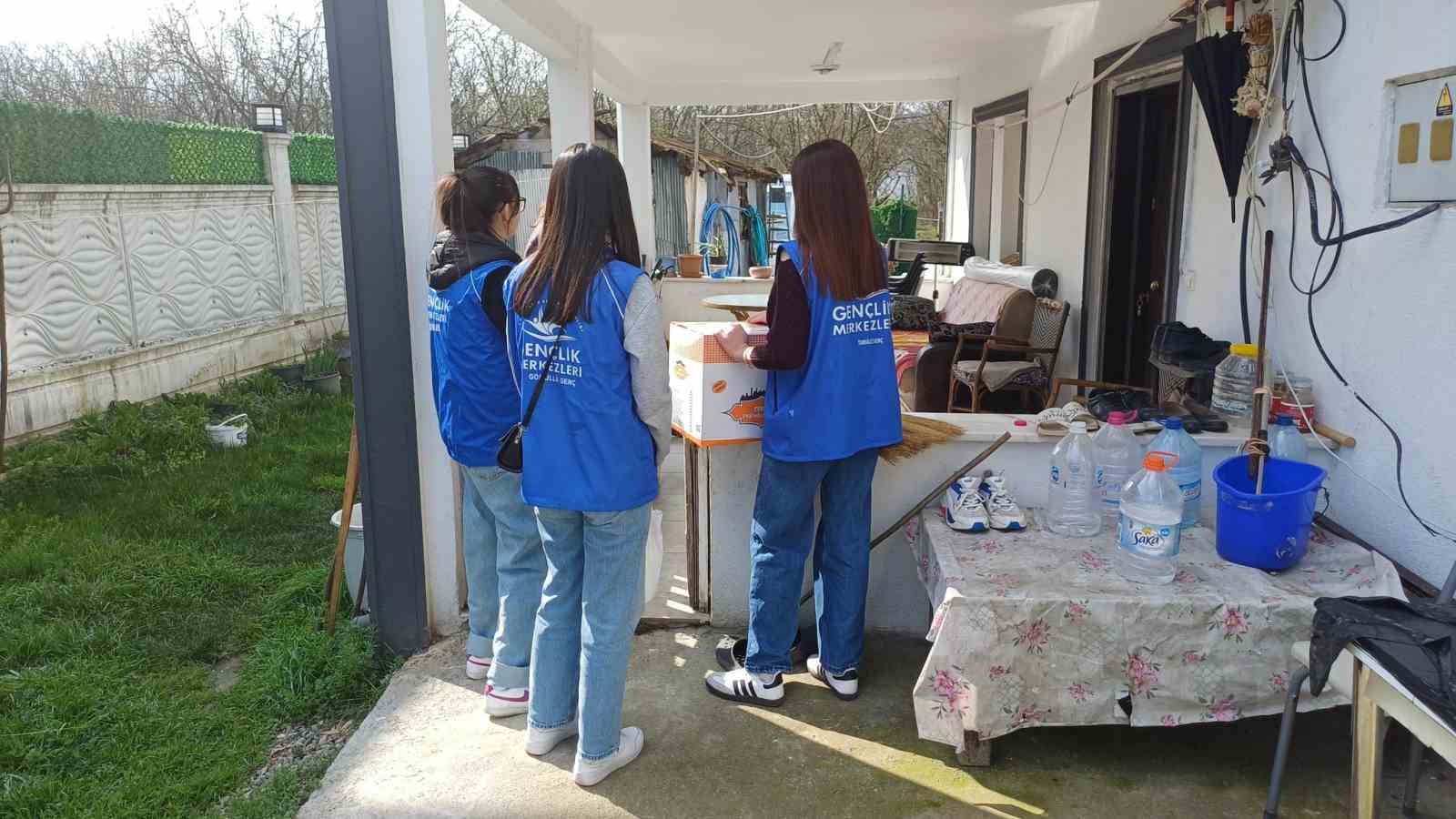 Gençlik merkezinden ailelere Ramazan desteği