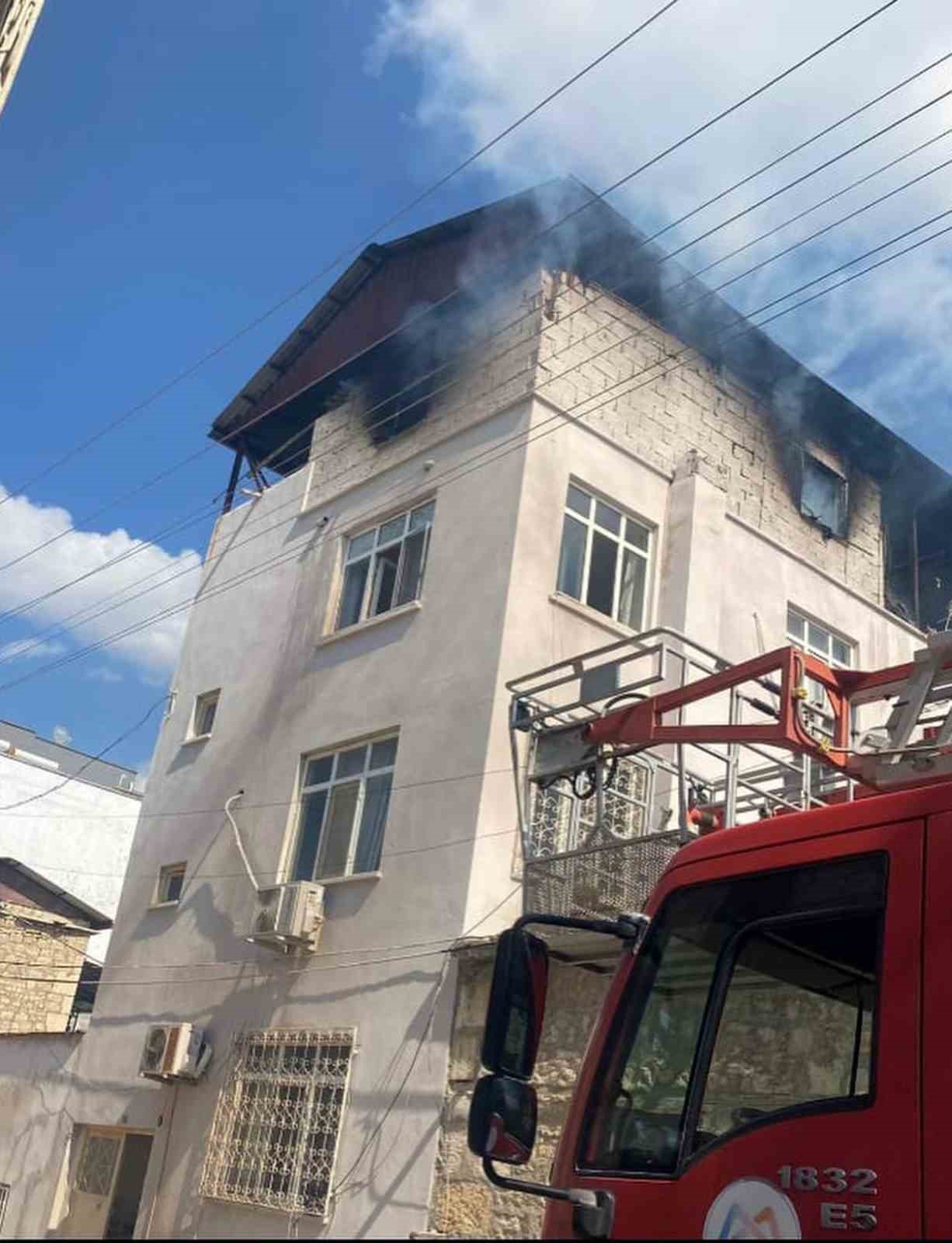 Mut&rsquo;ta bir evin &ccedil;atı katında &ccedil;ıkan yangın korkuttu
