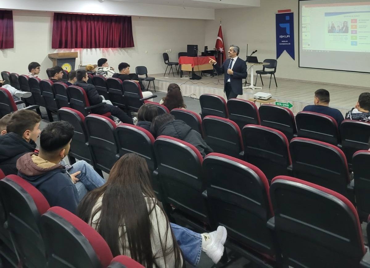 Liseli gençlere kariyer desteği