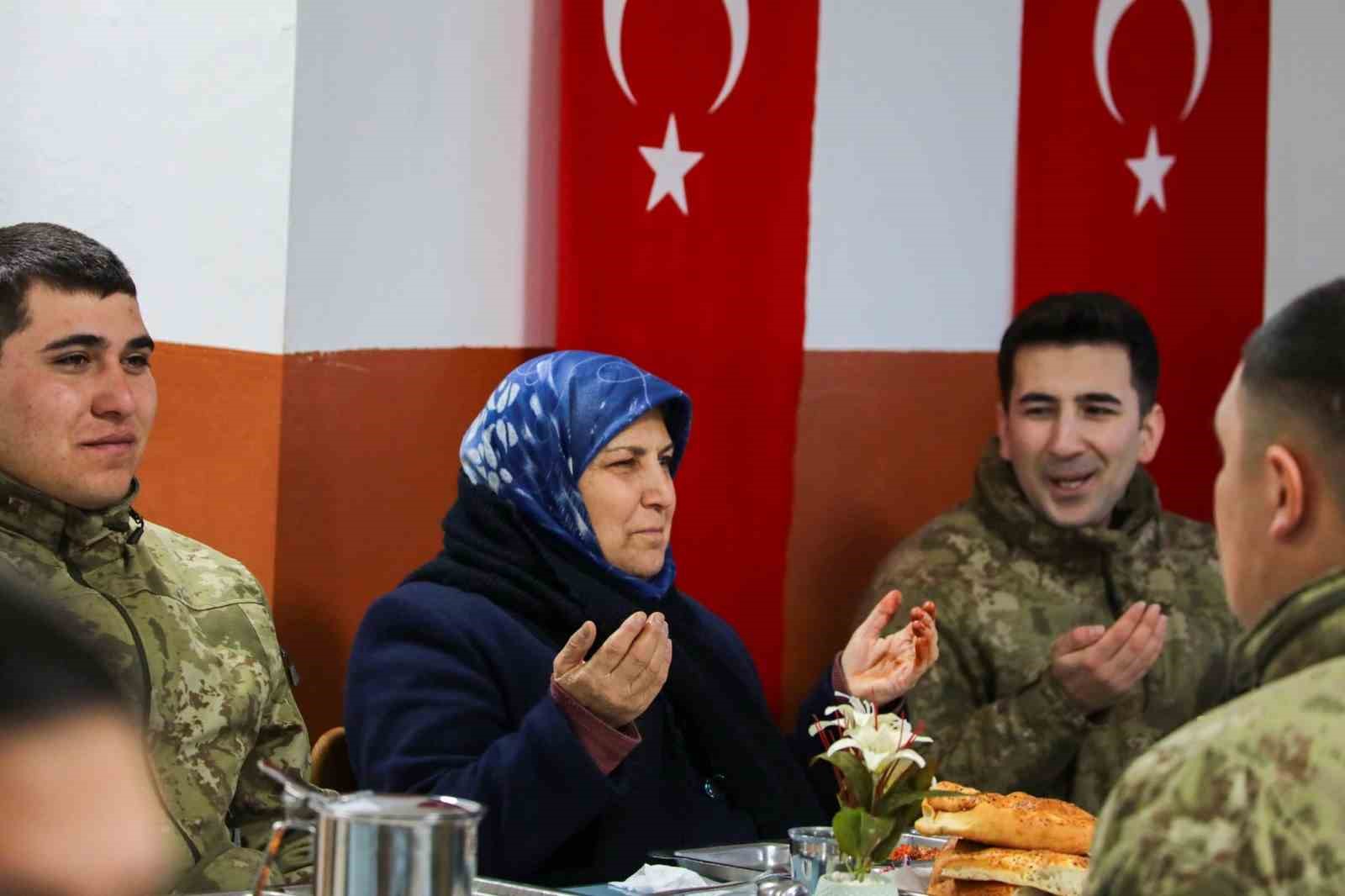 Erzincan&rsquo;da kahraman gaziler ve aileleri onuruna iftar sofrası kuruldu
