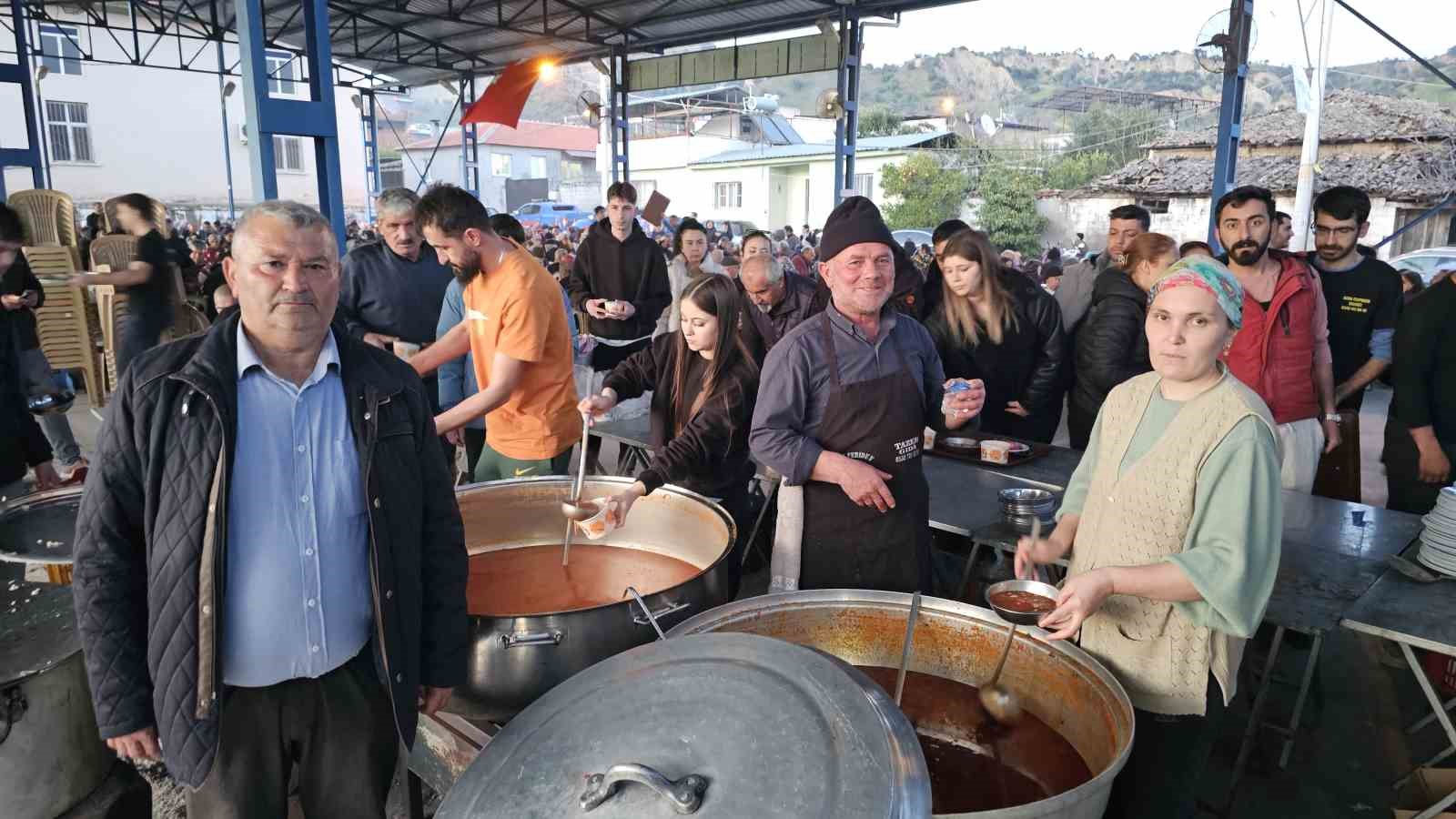 Yağdere Mahallesi&rsquo;nde geleneksel iftar buluşması
