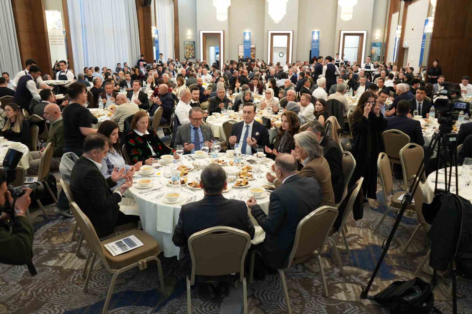 Manisa sanayicisi Muradiye OSB&rsquo;nin iftarında buluştu
