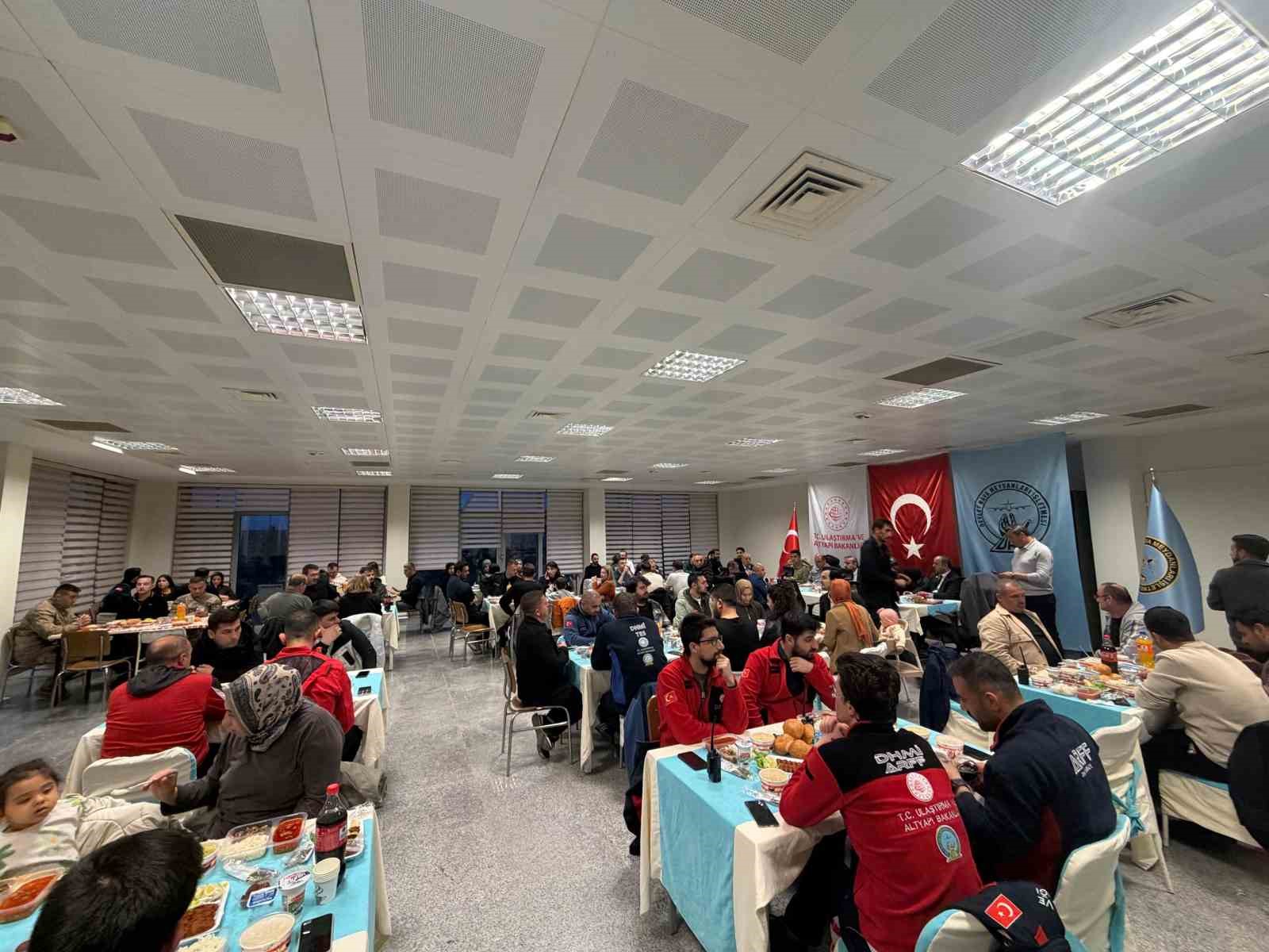 Şırnak Şerafettin Elçi Havalimanı personeli iftar sofrasında buluştu