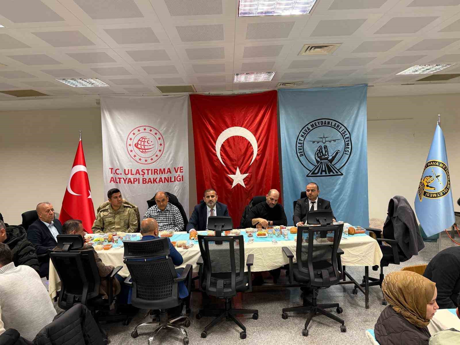 Şırnak Şerafettin El&ccedil;i Havalimanı personeli iftar sofrasında buluştu
