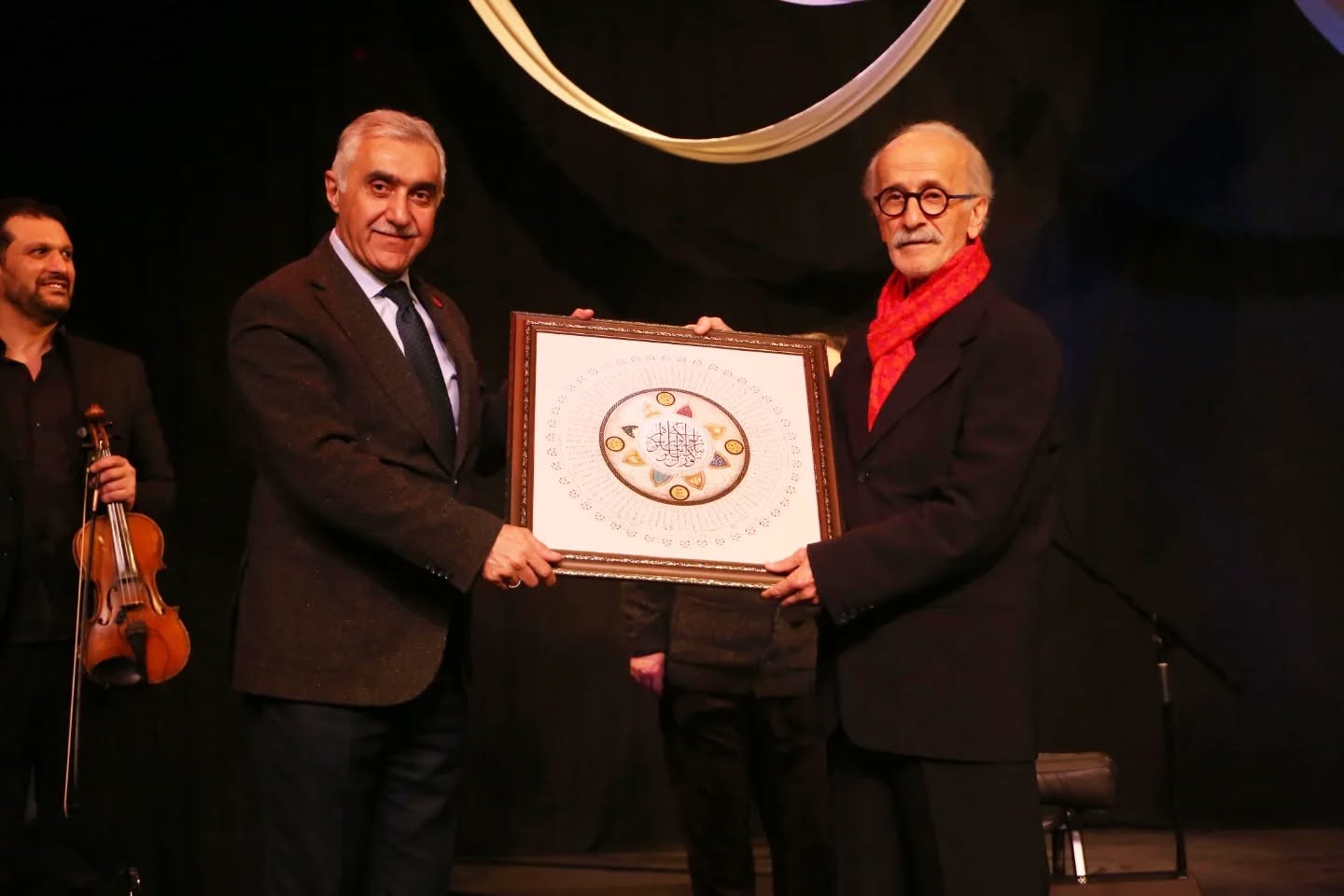 Sami Savni &Ouml;zer sesiyle g&ouml;n&uuml;lleri mest etti
