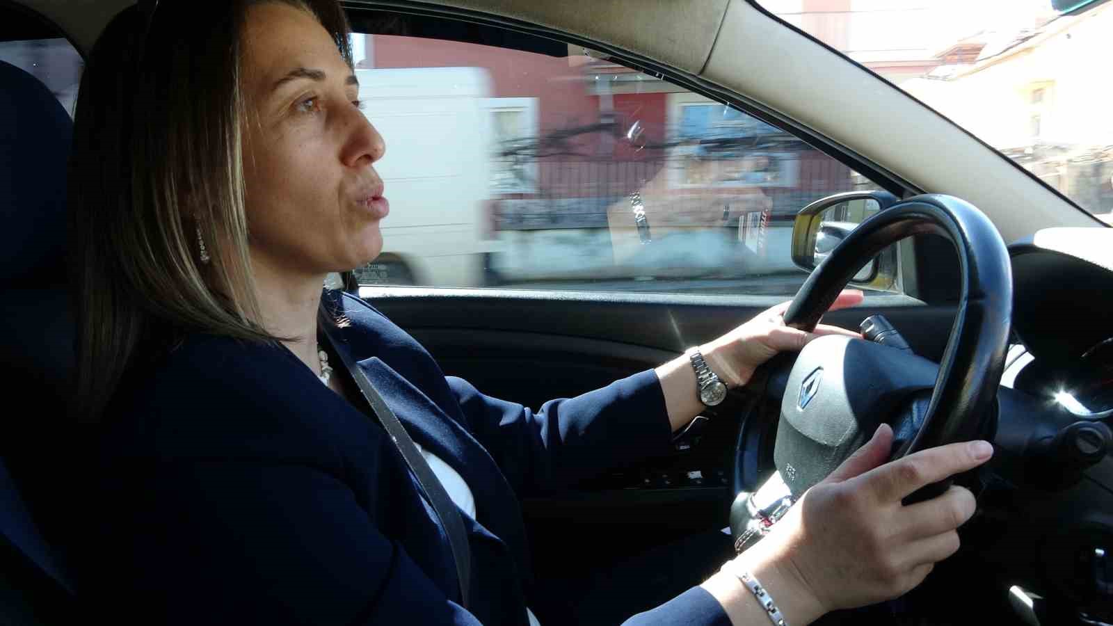 Maaşına zam istedi, işinden oldu: Taksi şoförü kadın neye uğradığını şaşırdı