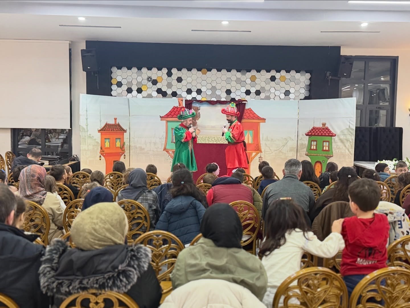 G&ouml;lc&uuml;k&rsquo;te &ccedil;ocuklar ramazan geleneklerini Karag&ouml;z ve Hacivat ile &ouml;ğreniyor
